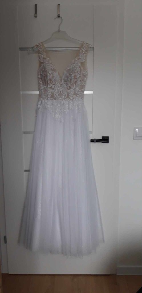 Suknia ślubna typu A, 38