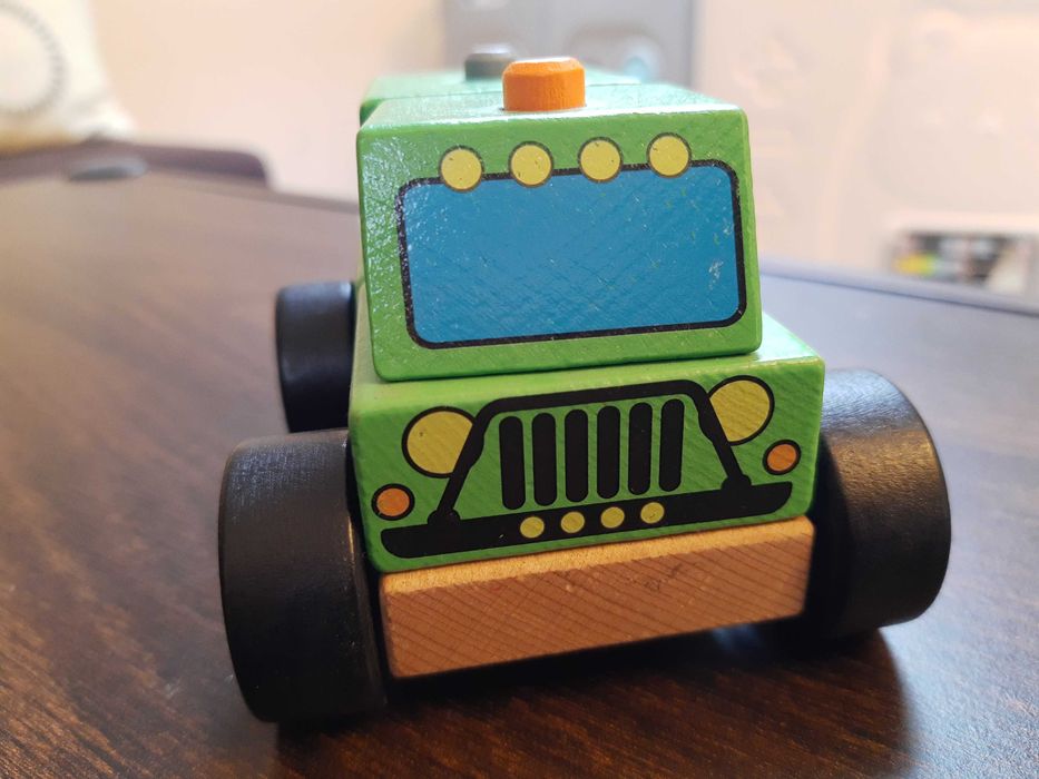 Drewniany samochód terenowy Playtive układanka