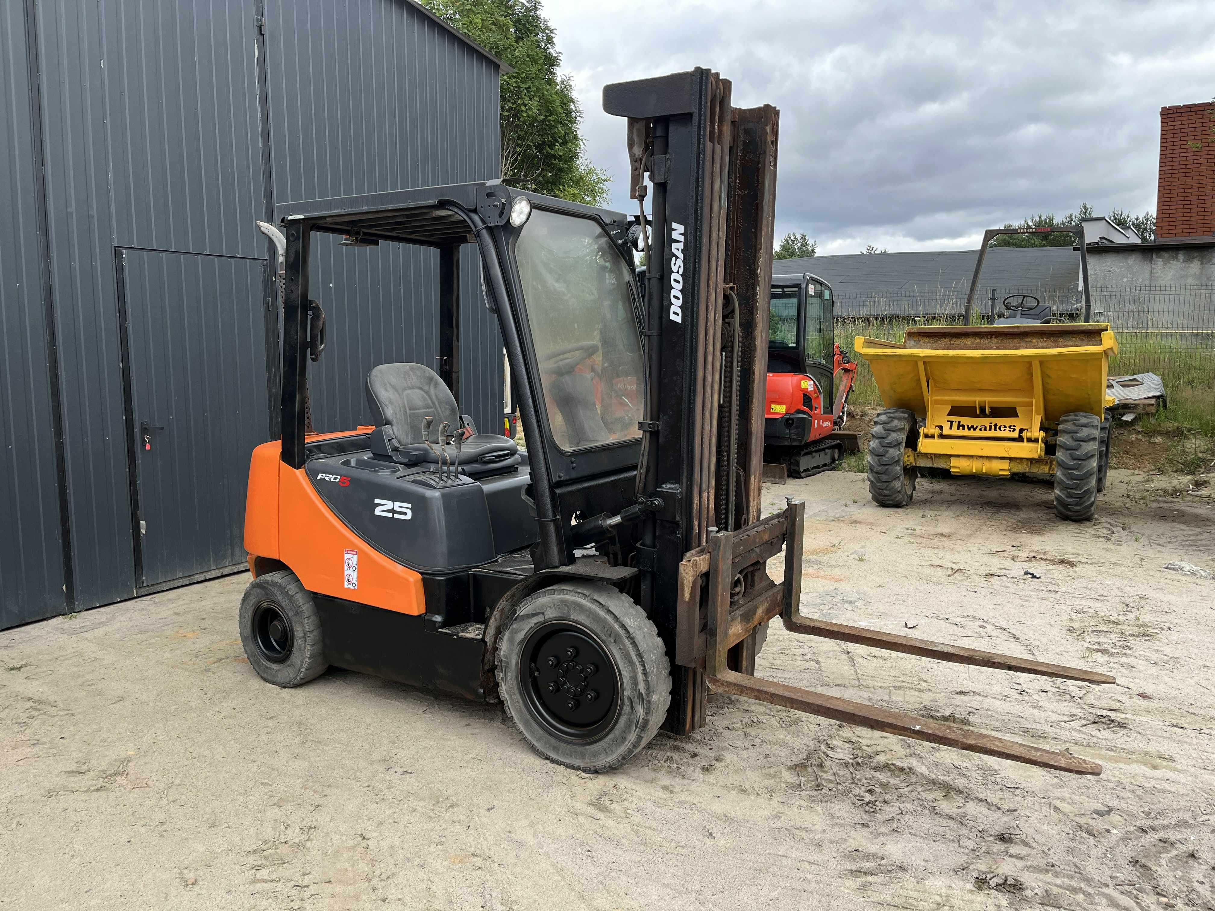 Doosan D25-S5 wózek widłowy 2012r Triplex + boczny przesuw Sprowadzony