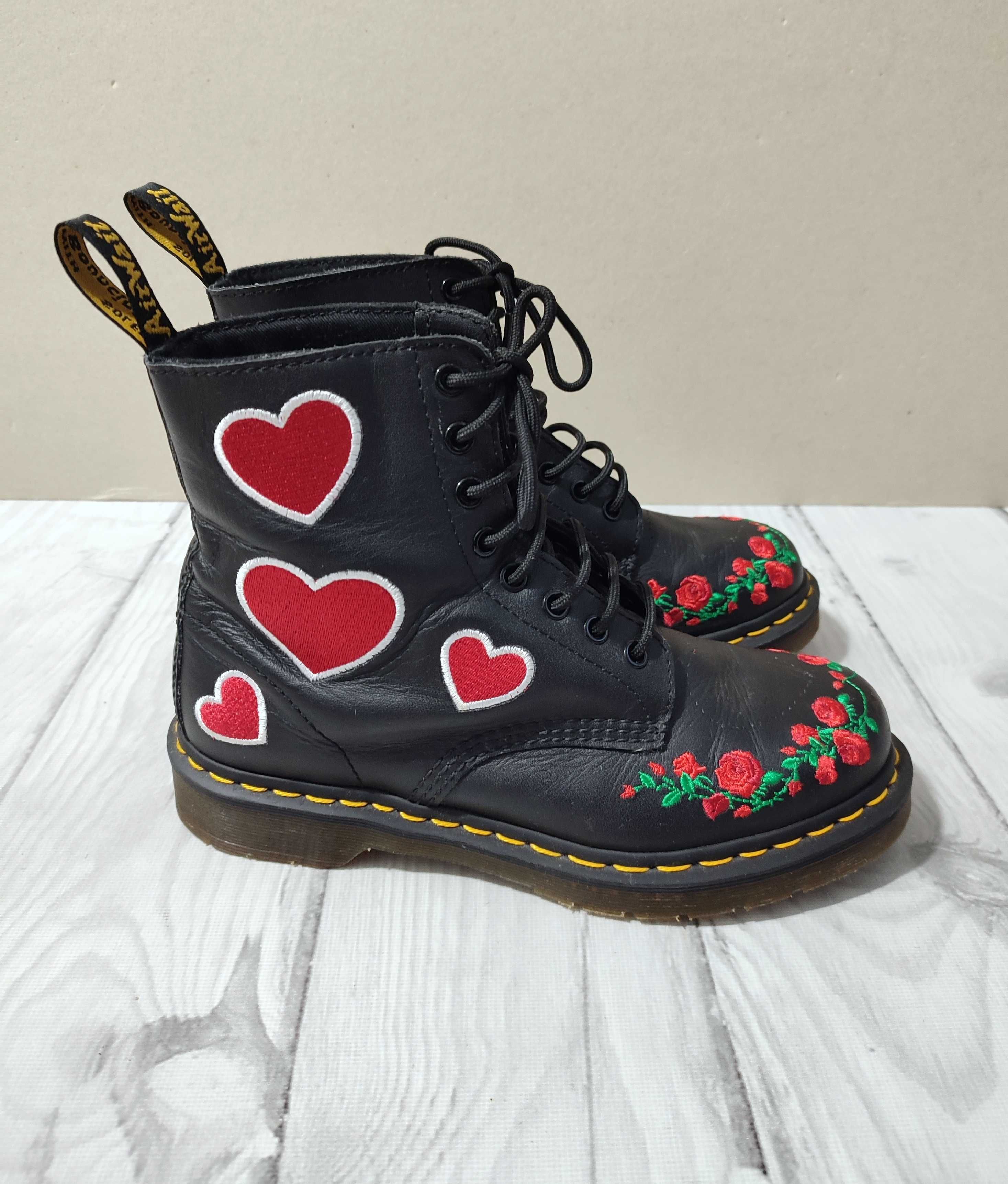 Buty DR. MARTENS Pascal Hearts r. 39