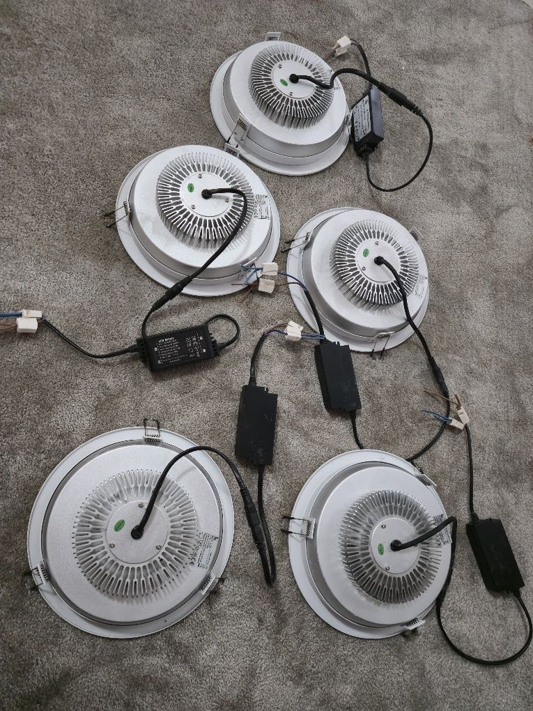 Lampy LED do sufitów podwieszanych