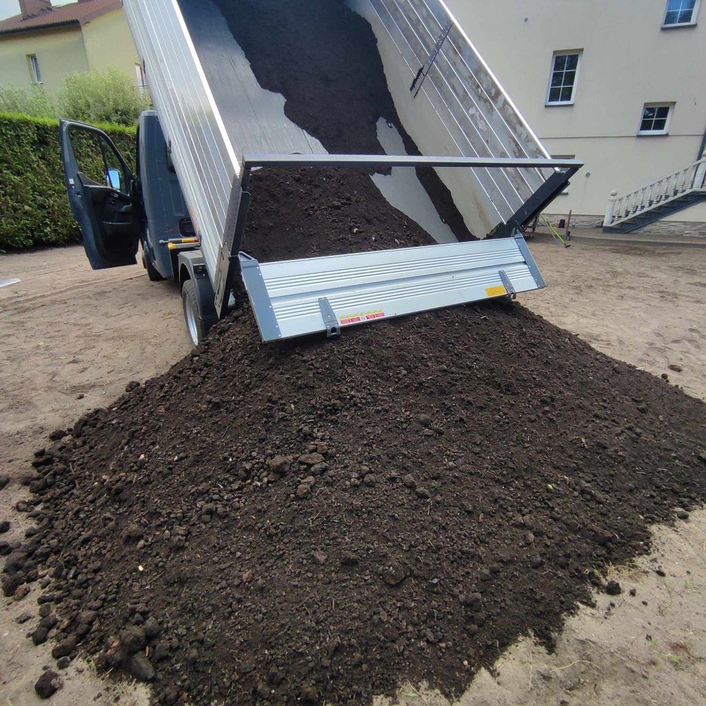 Kora sosnowa ziemia uniwersalna torf nawóz kompost