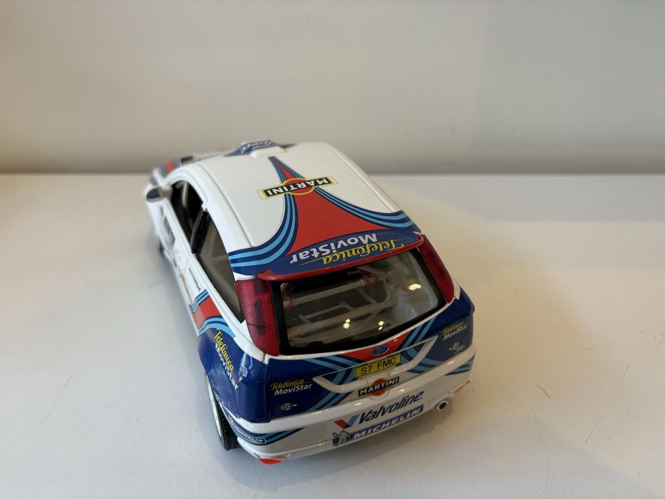 Model Ford Focus WRC 1:18 Bburago (maisto welly)
