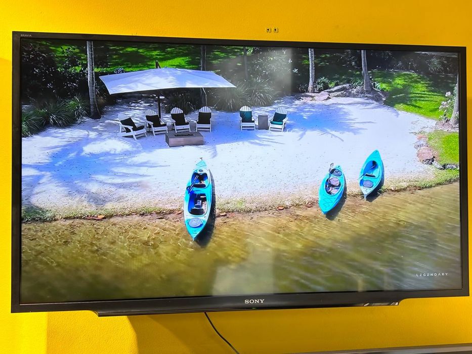 Телевізор 40” Samsung 40T5300 Smart TV, WiFi