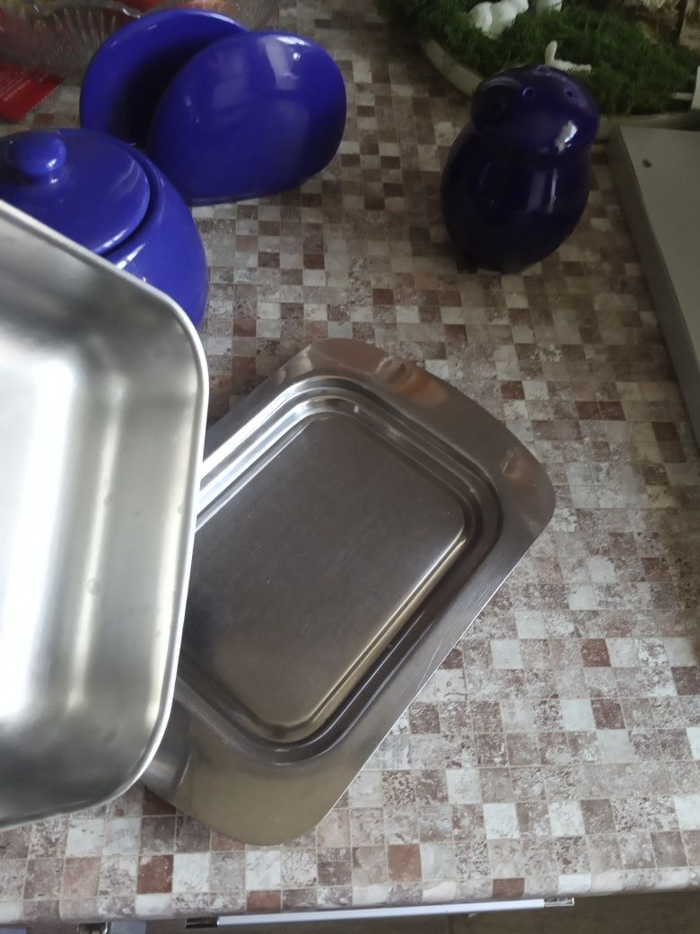 Наборы для специй,кокотница, маслёнка.
