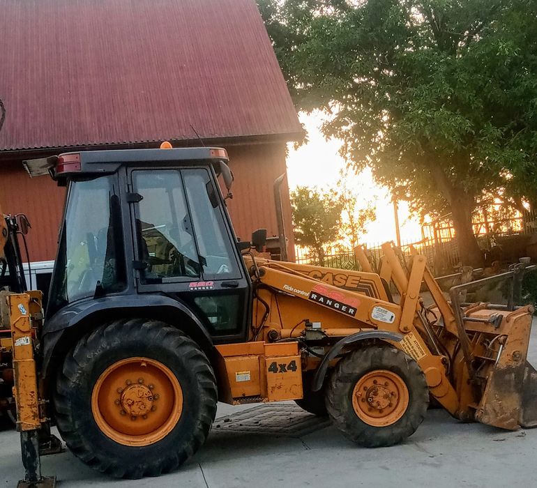 Usługi koparko-ładowarką, minikoparką, wywrotka 3,5 t . Michałowice.