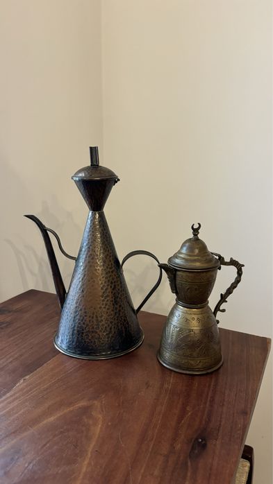 Azeiteira em Cobre Martelado + Cafeteira Oriental em Latão Trabalhado