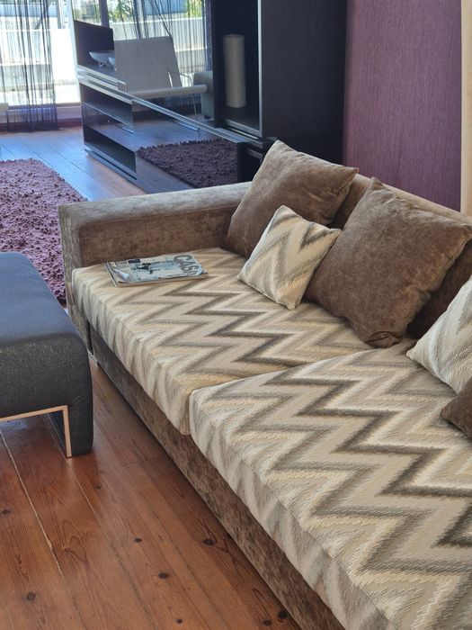 Sofá marrom e beje
