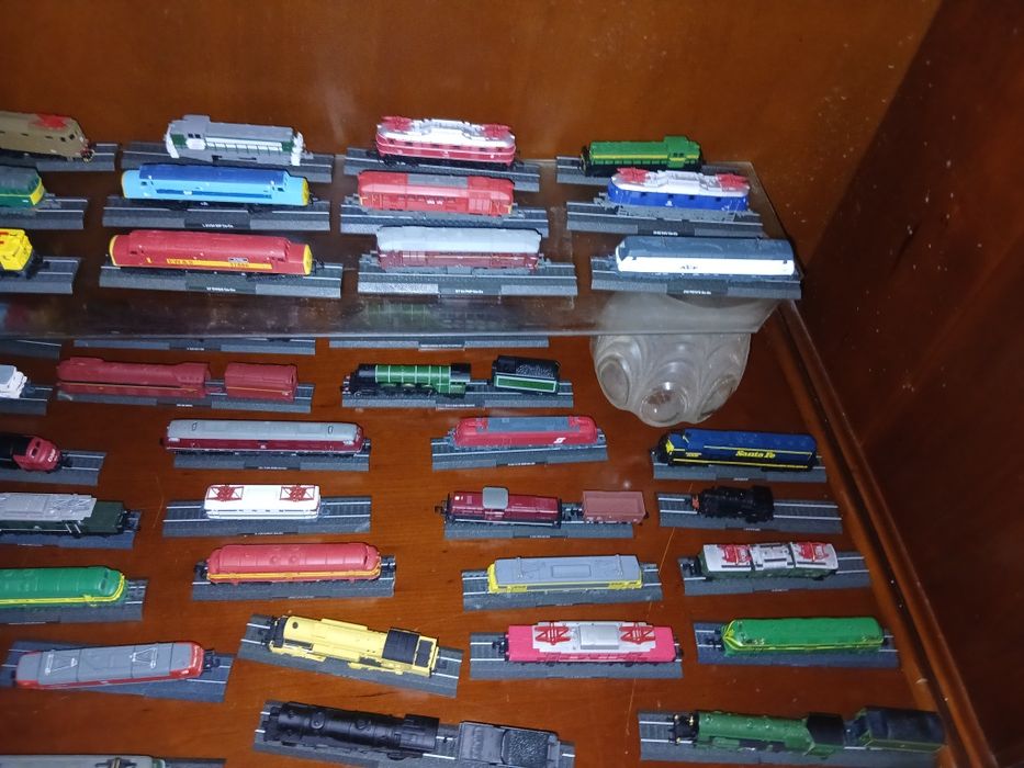 Coleção 50 locomotiva comboios por  9 € cada