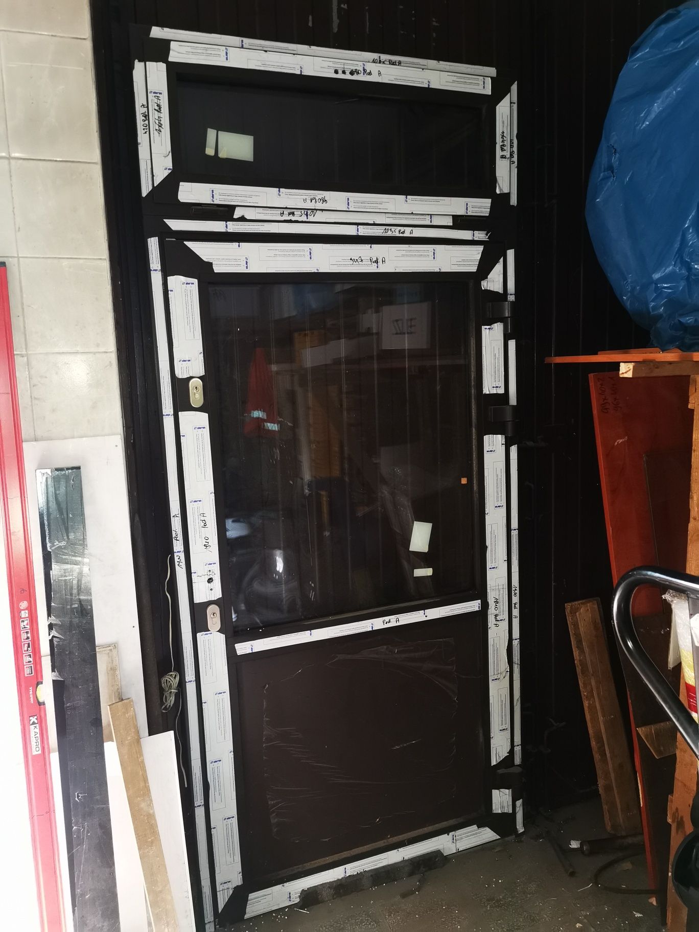 Drzwi aluminiowe zewnętrzne z lufcikiem