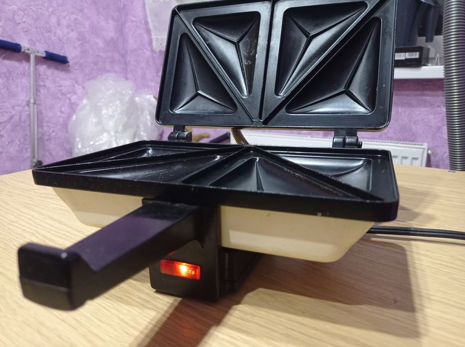 Сендвічниця Osaka Sandwich Maker 700W