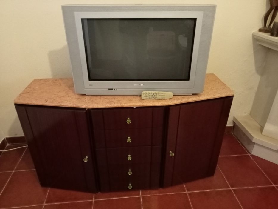 Móvel para TV ou aparador, com oferta de TV.