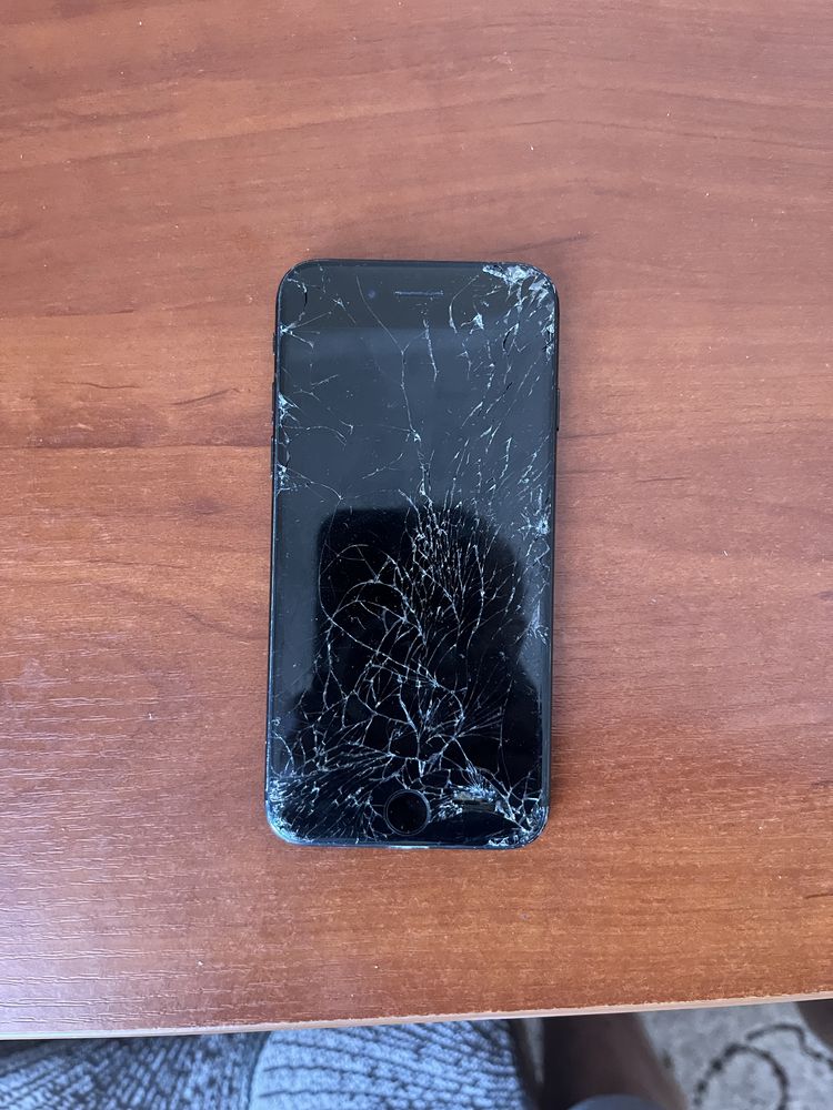 Iphone 7, Realmi C30 , Samsung Galaxy J2