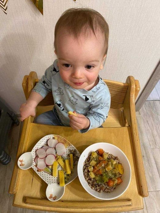 Зростаючий стілець. Стілець для годування.