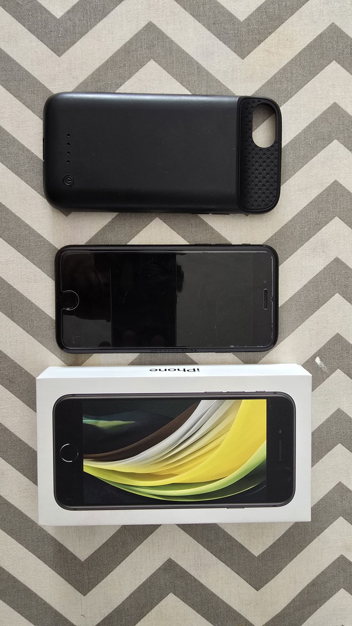 Iphone se 2020 + capa bateria 7000mha excelente estado