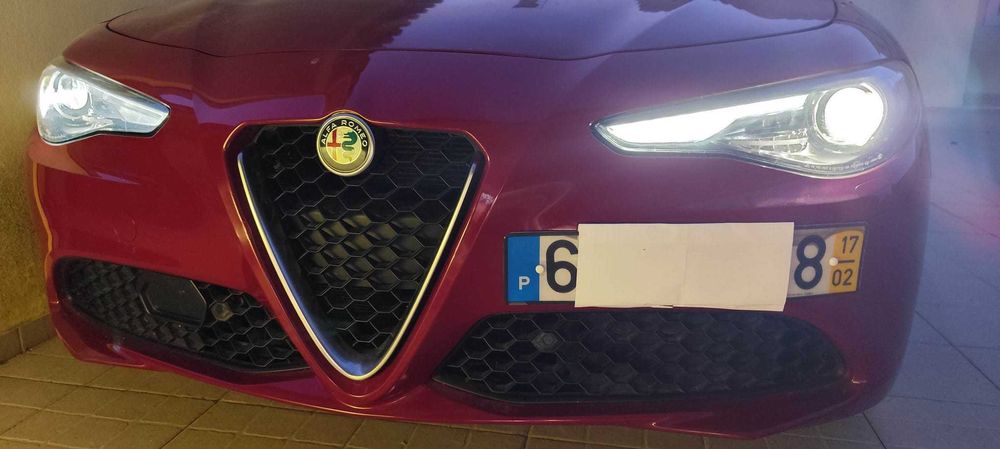 Alfa Romeo Giulia 2.2 Diesel AT8 180CV