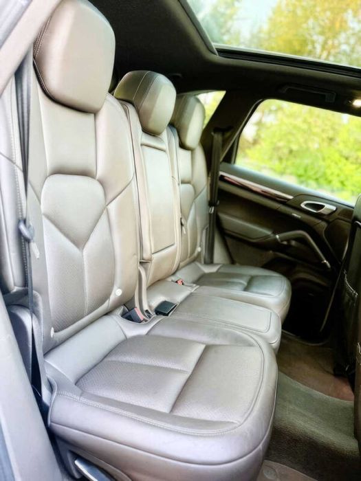 Porsche Cayenne      2016