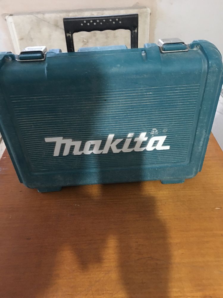 Продаю шурупокрут оригінальний MAKITA 6270 D ,10 mm ,12 v 1200 min.
