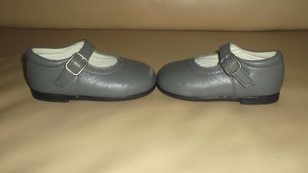 sapatos de menina cor cinza