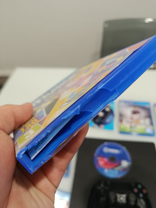 Consola PlayStation 4 Slim com 11 jogos 1 comando ( Leia a descrição)