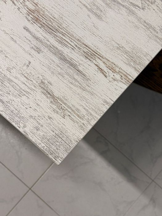 Vendo mesa com cadeiras