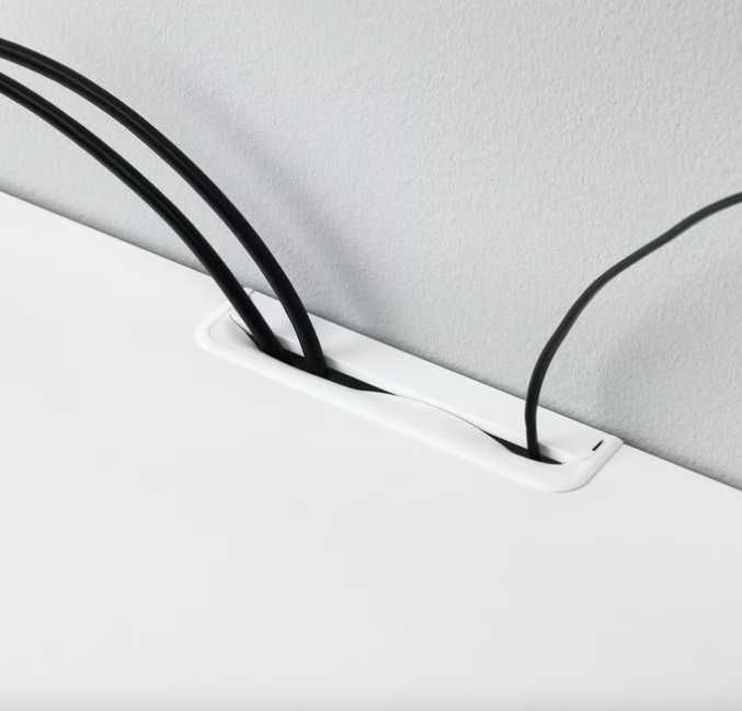 Móvel TV IKEA Besta em lacado branco com painel superior em vidro