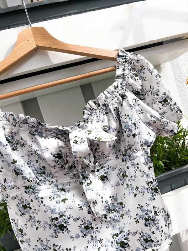 Satynowa piżama komplet szorty i top w kwiaty Pretty Little Thing 38