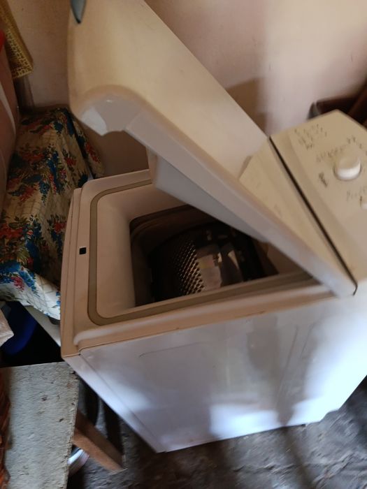 Продам пральна машина Whirlpool