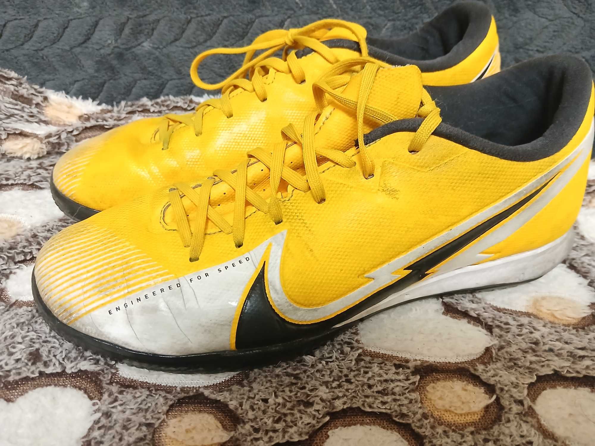 Футзалки Nike Mercurial