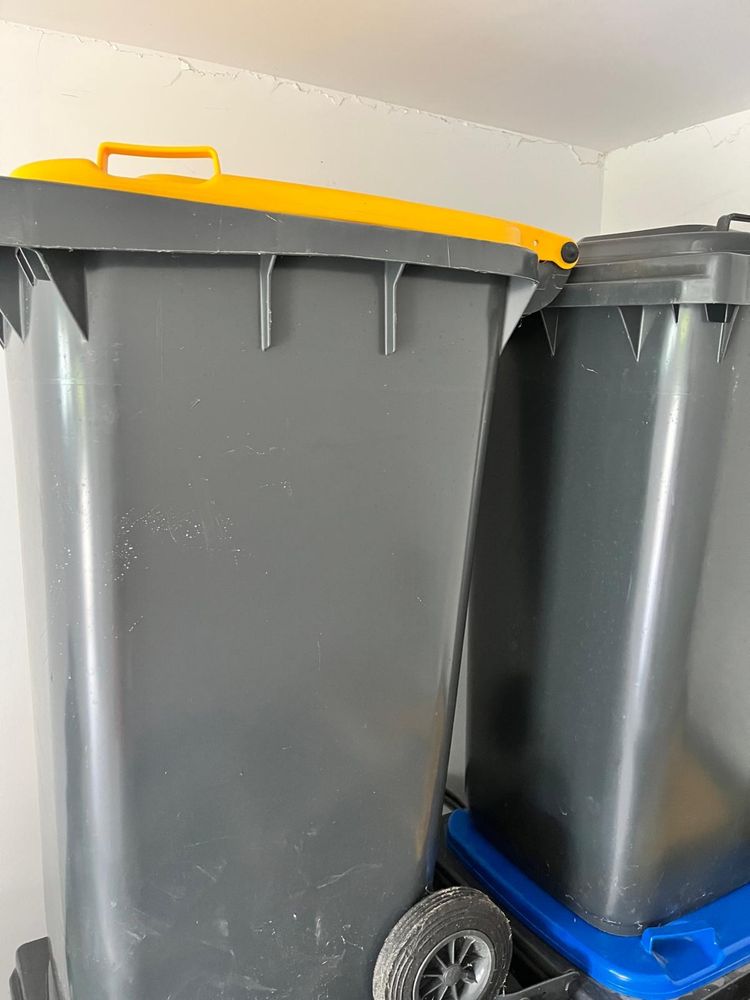 6 Caixotes de Lixo 240L c/ rodas e novos
