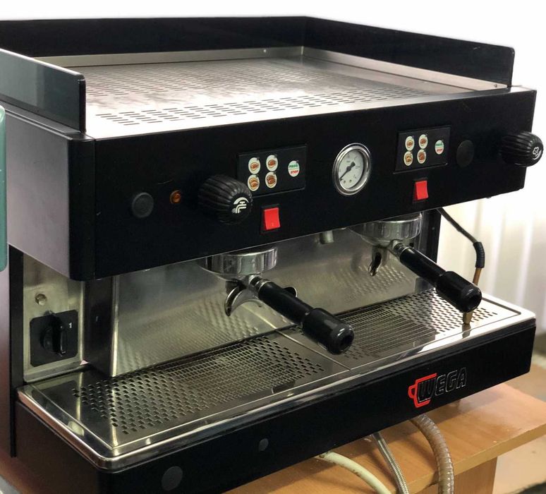 Кофемашина Wega Orion 2GR. Професійна кавомашина.
