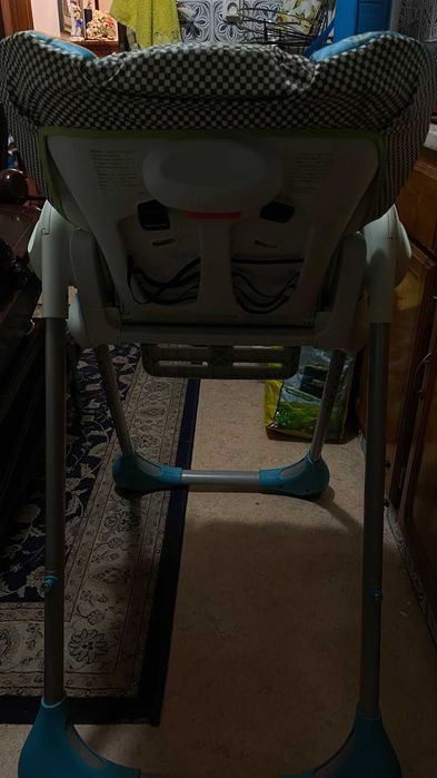 Cadeira de refeições para bebê.
