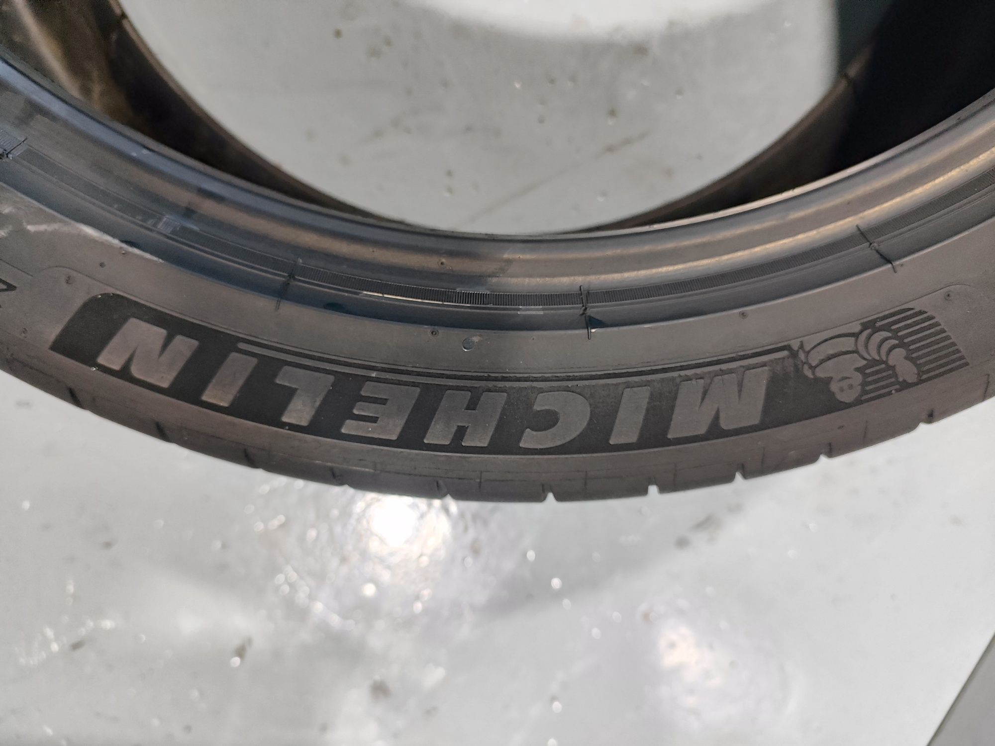 2 pneus semi novos 275-35R20 Michelin - Oferta dos portes