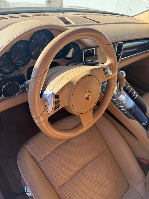 Porche Panamera Platinium Edition
