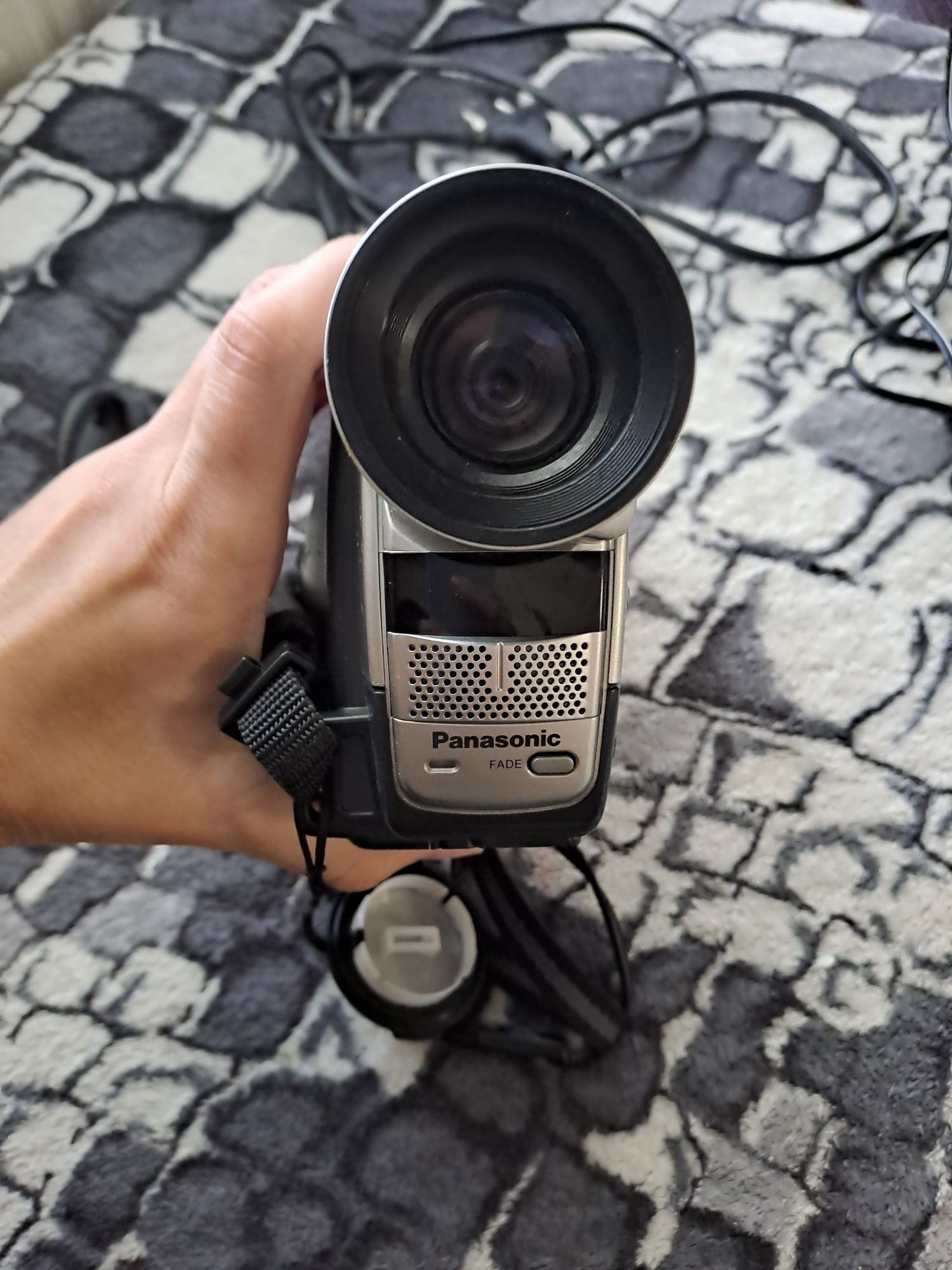 Відеокамера Panasonic NV-RZ9
Наявний ком