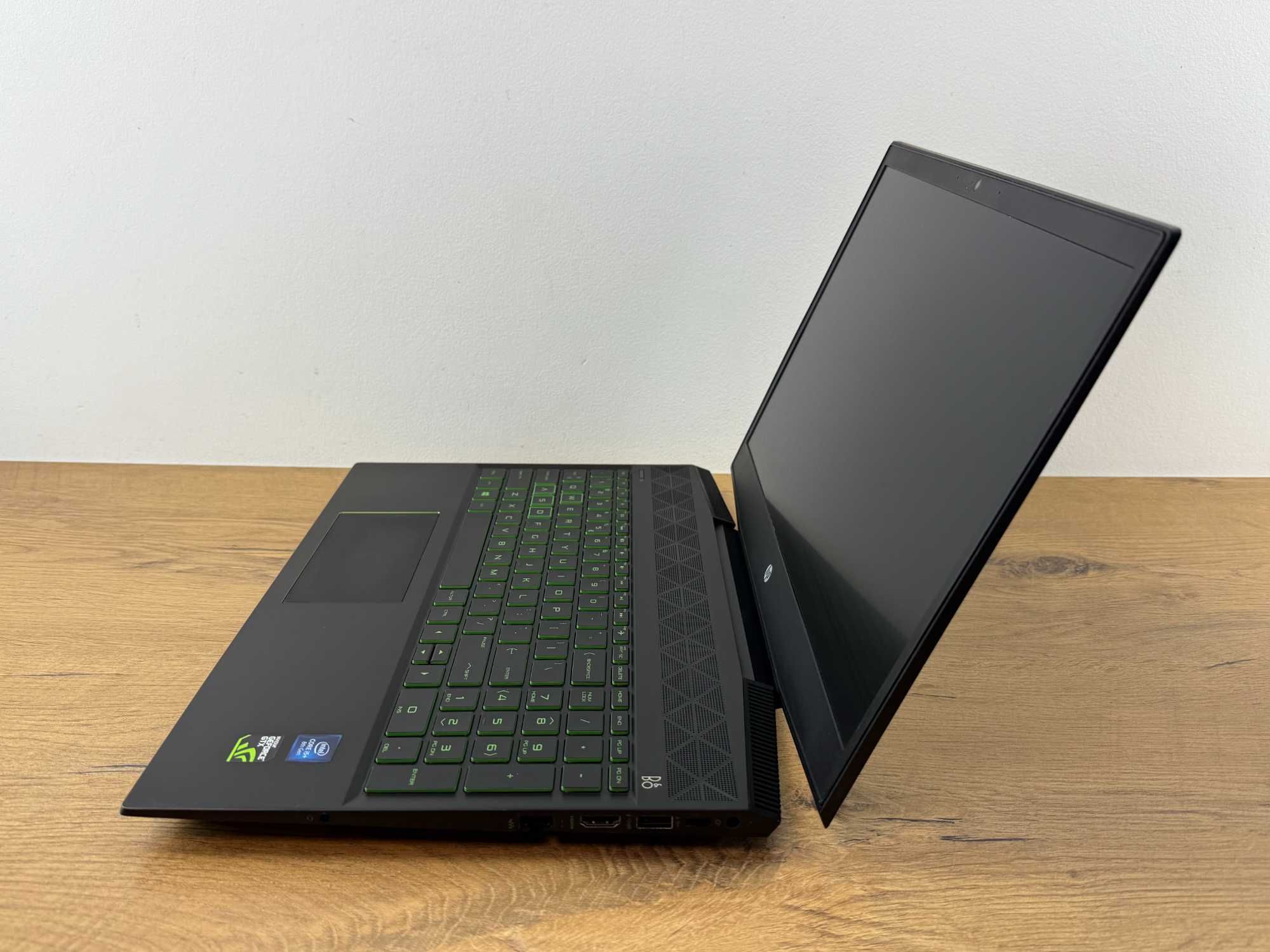 1350 HP GAMING i5-8300H. 8x 4.00GHz. 1240GB SSD M2, GTX 1050. 12GB RAM