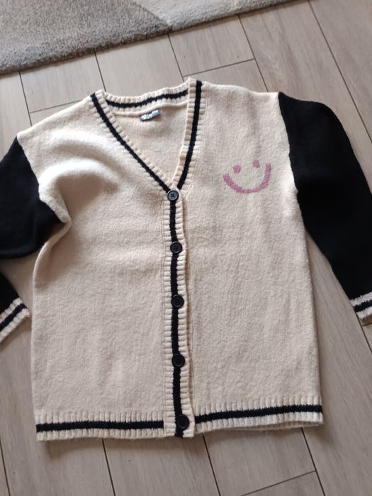 Sweterek Destination M