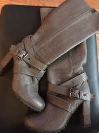 Botas Foreva com salto 38