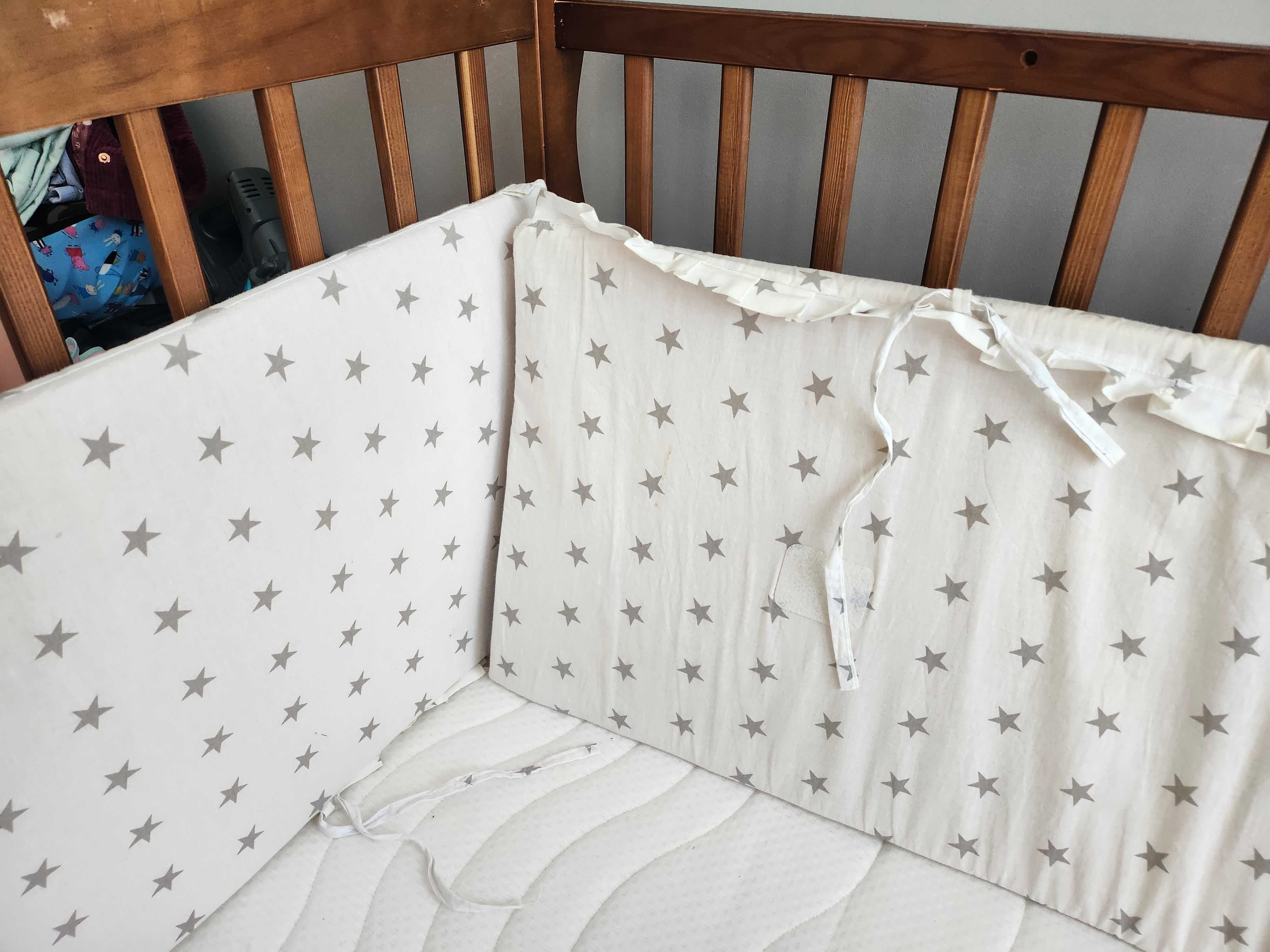 Łóżeczko dziecięce 120×60 z materacem i otulaczami 360° wysokimi