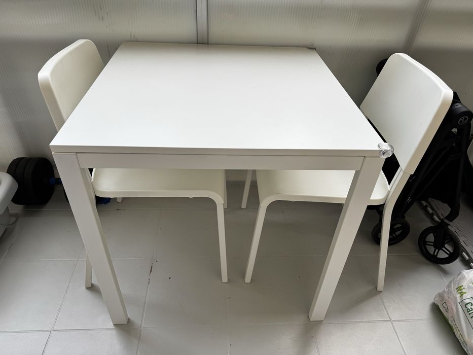 Stół Melltorp 75x75 oraz 2 krzesła Teodores