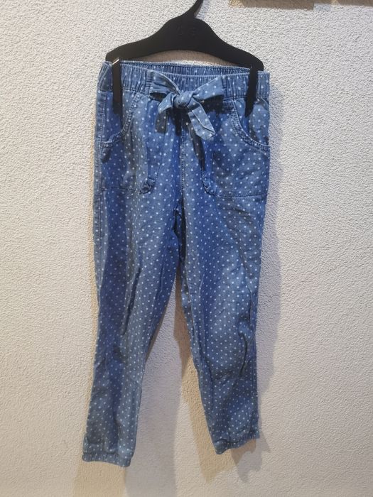 Spodnie dla dziewczynki w bardzo dobrym stanie. Rozmiar 122
Zapraszam
