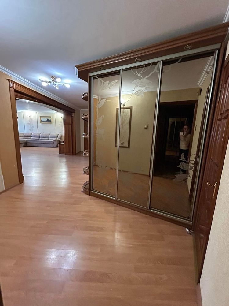 Продаж нестандартного покращеного планування квартири .Павліченко 32