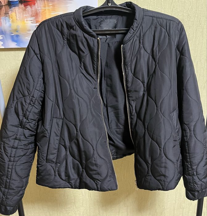 Укорочена жіноча куртка