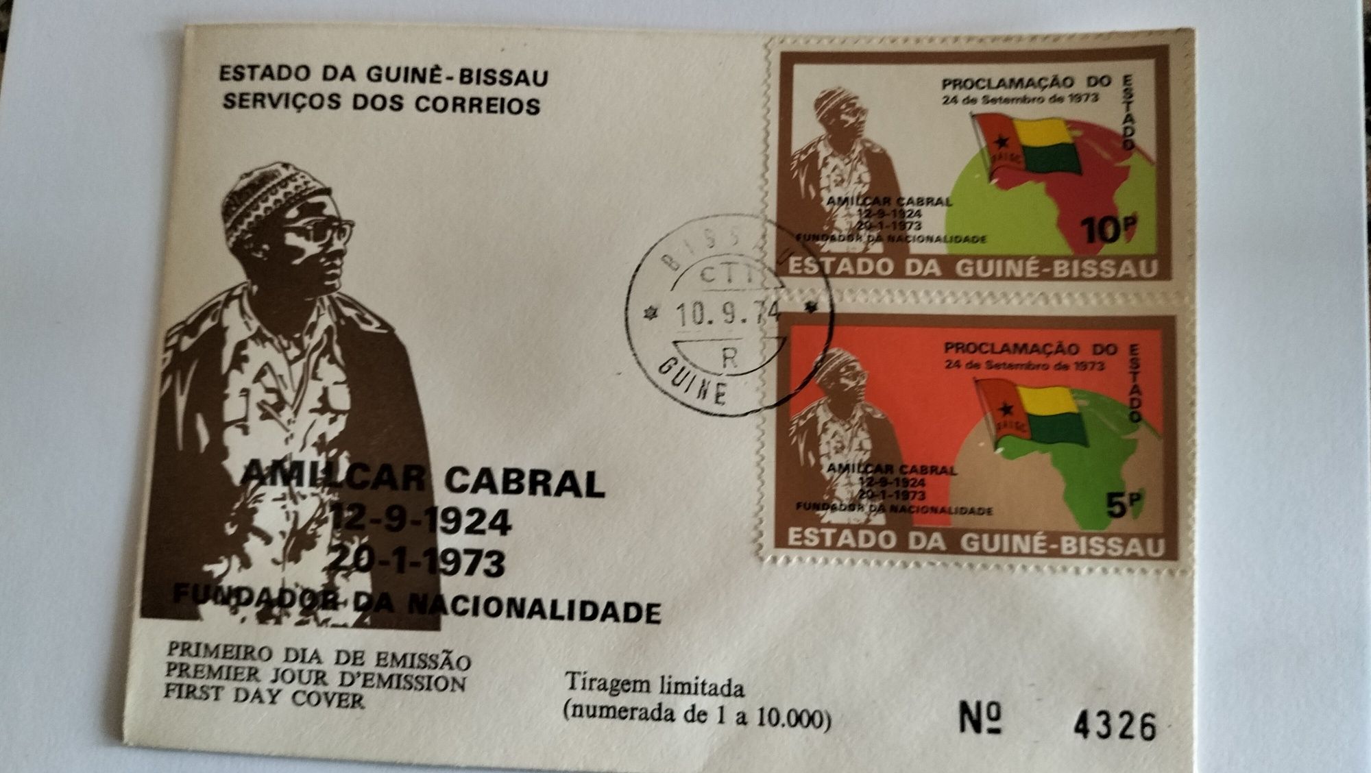 Envelope com foto de Amilcar Cabral com selos e carimbo com data