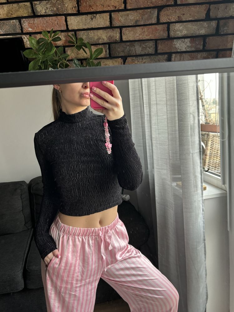 Crop top na długi rękaw golf czarny prążkowany