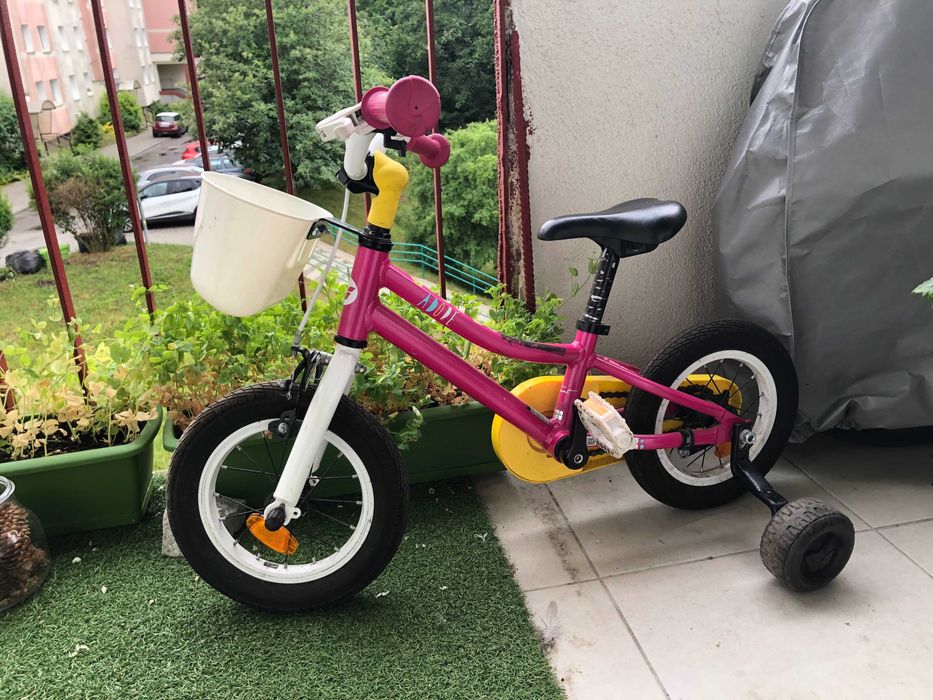 Giant Adore 16 - różowy z koszykiem i bocznymi kółkami