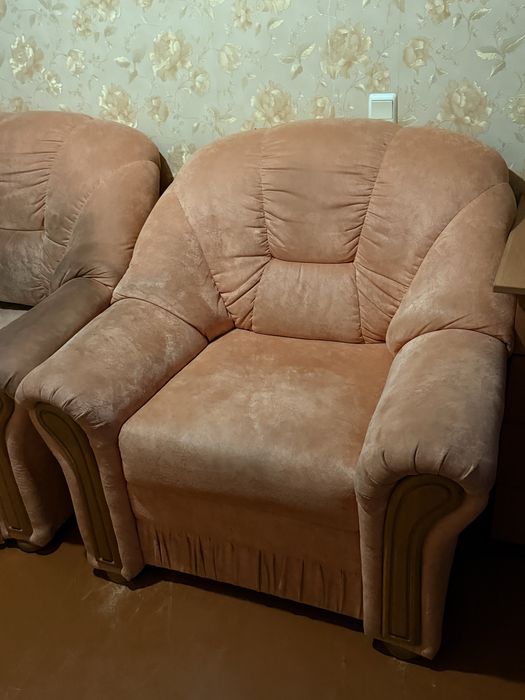Продам диван та два крісла