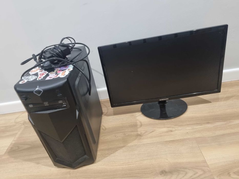 Komputer i monitor