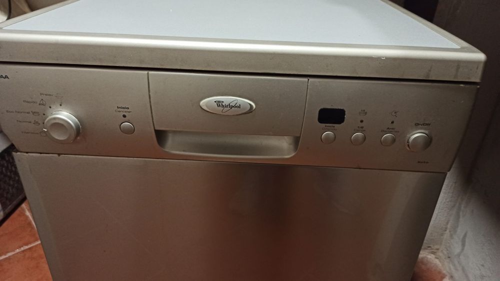 Máquina lavar loiça Whirlpool (avariada)
