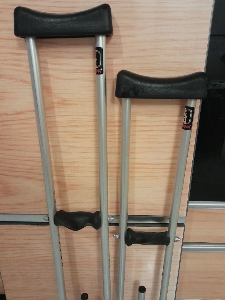 Regulowane,masywne kule rehabilitacyjne pachowe